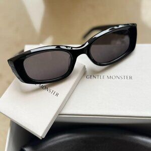Gentle Monster LIX Black Sunglasses – Minimalist Oval Frame, Like New